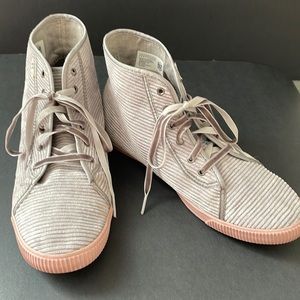 Super cute Toms light grey corduroy high tops. Size 9